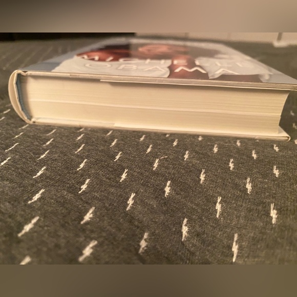 Becoming by Michelle Obama-Hardcover - Picture 4 of 4
